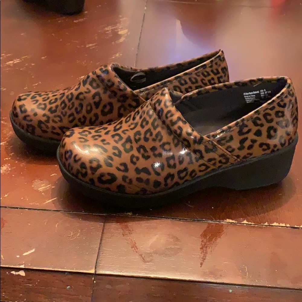 Womans nursing shoes